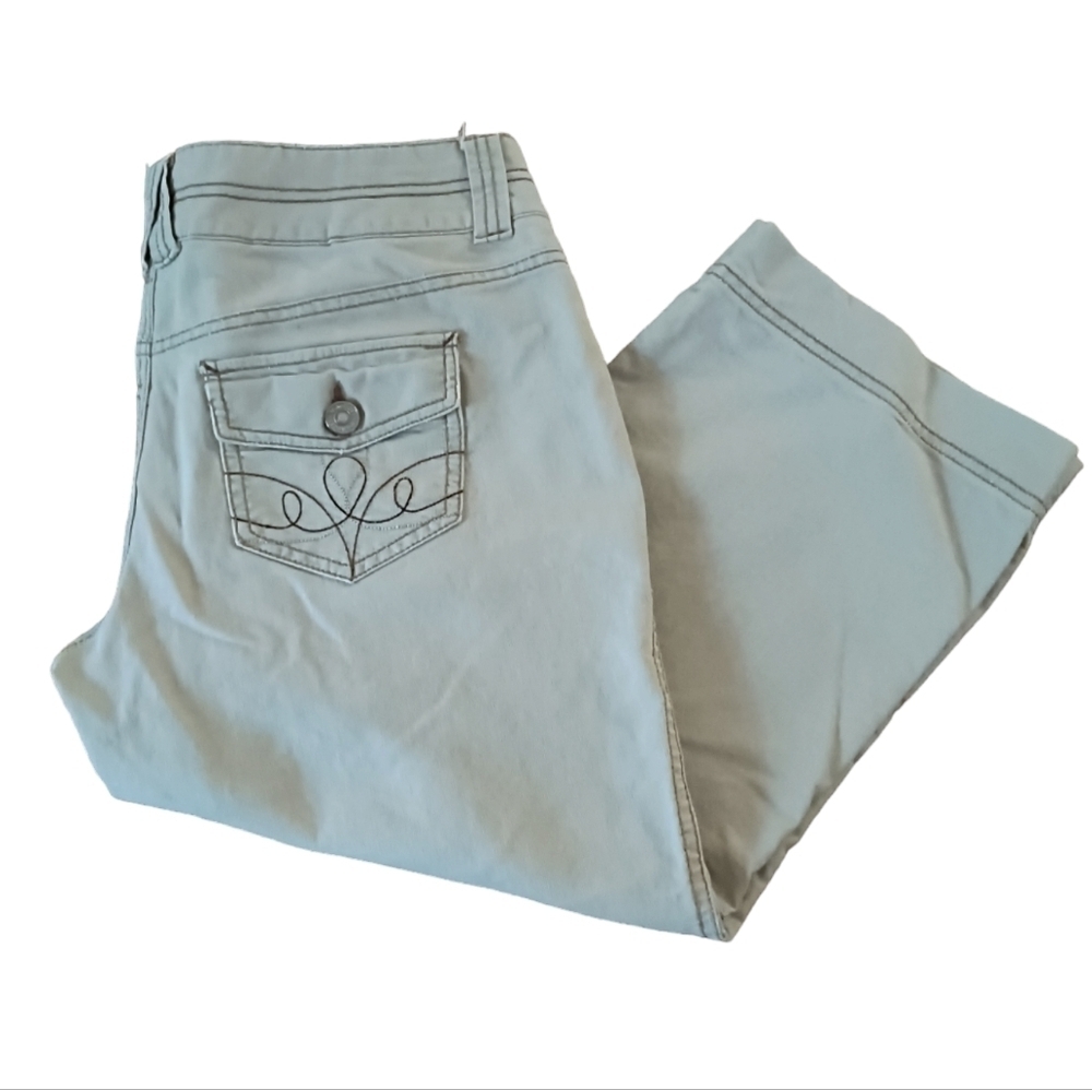 Maurices Tan Capri Size 3/4